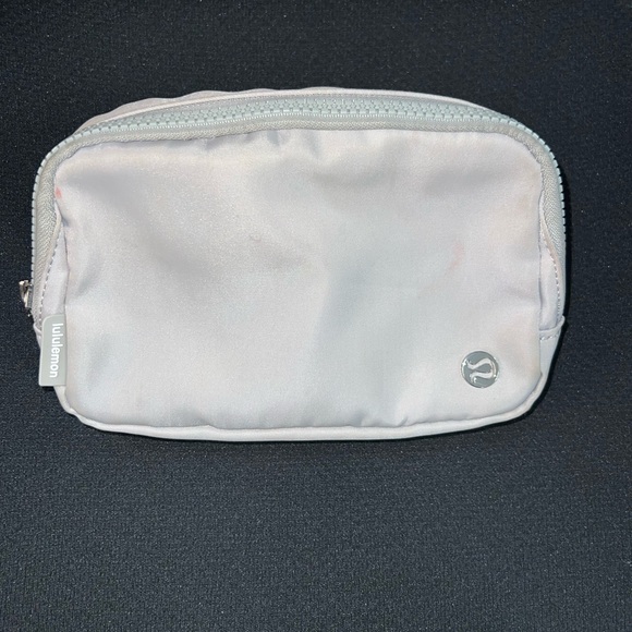 Lululemon Everywhere Belt Bag 1L - Picture 2 of 12